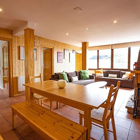 Apartment Holidays. Rosebud. 3 & Parking. 8 Personas *