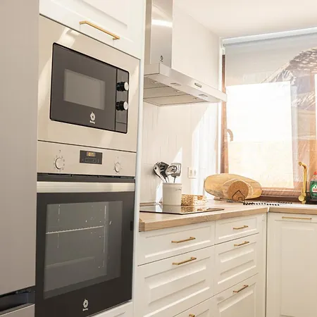 Holidays. Rosebud. 3 & Parking. 8 Personas Apartment
