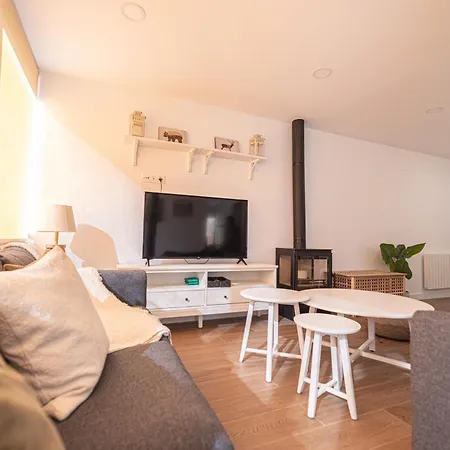 Holidays. Rosebud. 3 & Parking. 8 Personas Apartment Sierra Nevada