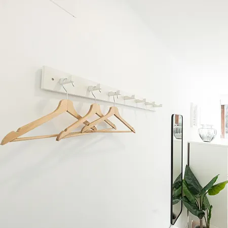 Apartment Holidays. Rosebud. 3 & Parking. 8 Personas *