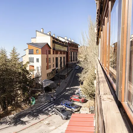 Apartment Holidays. Rosebud. 3 & Parking. 8 Personas *